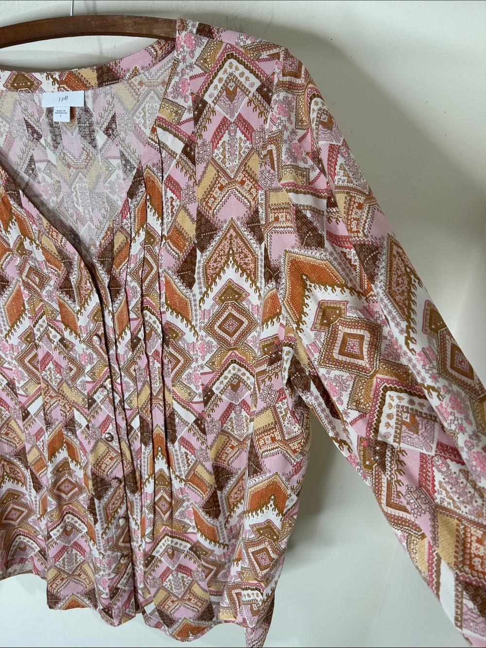 J. JILL Soft Rayon Tribal Boho Pleated Button Down Blouse Size Large - Picture 13 of 14